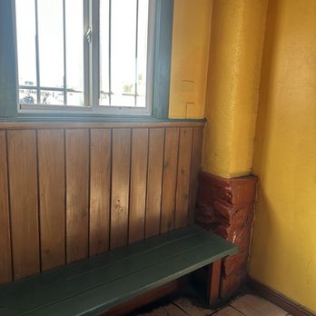 Mountain Top Cafe - Waiting area - American Near Me - Phelan, California