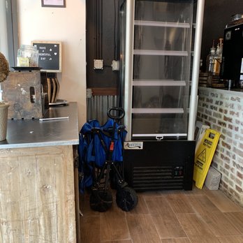 Town Center Cold Pressed - Ghent - View upon entry, not very inviting - Coffee & Tea Near Me - Norfolk, Virginia