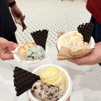 Jeni’s Splendid Ice Creams - Ice Cream & Frozen Yogurt Near Me - Oak Brook, Illinois Jeni’s Splendid Ice Creams - Ice Cream & Frozen Yogurt Near Me - Oak Brook, Illinois