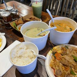 Green curry and panang curry Green curry and panang curry