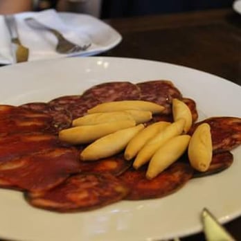 Taberna Vintara - Meat with cheese biscuits - Tapas Bars Near Me - Valencia, V