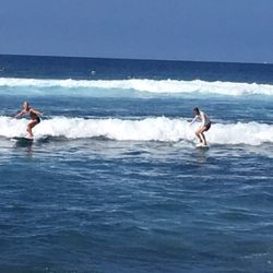 Mindbody Surf and Yoga School - Hawaii - Yayyy!!! SUCCESS ! He rode the wave all the way in! Going right.... ( TAKE 3 )