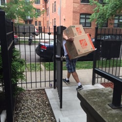 Chicago Marathon Movers - Hustling down a 3rd floor walk up
