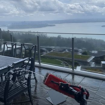 Premium Window Cleaner - Window Washing Near Me