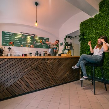 Avocado Bistro - Interier - on summer garden inside - Bistros Near Me - Prague, Puerto Rico