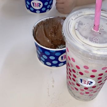 Baskin-Robbins - Shake and chocolate mint ice cream - Ice Cream & Frozen Yogurt Near Me - San Fernando, California Baskin-Robbins - Shake and chocolate mint ice cream - Ice Cream & Frozen Yogurt Near Me - San Fernando, California