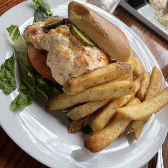 Captains Quarters Riverside Grille - Pimento Cheeseburger - Seafood Near Me - Prospect, Kentucky
