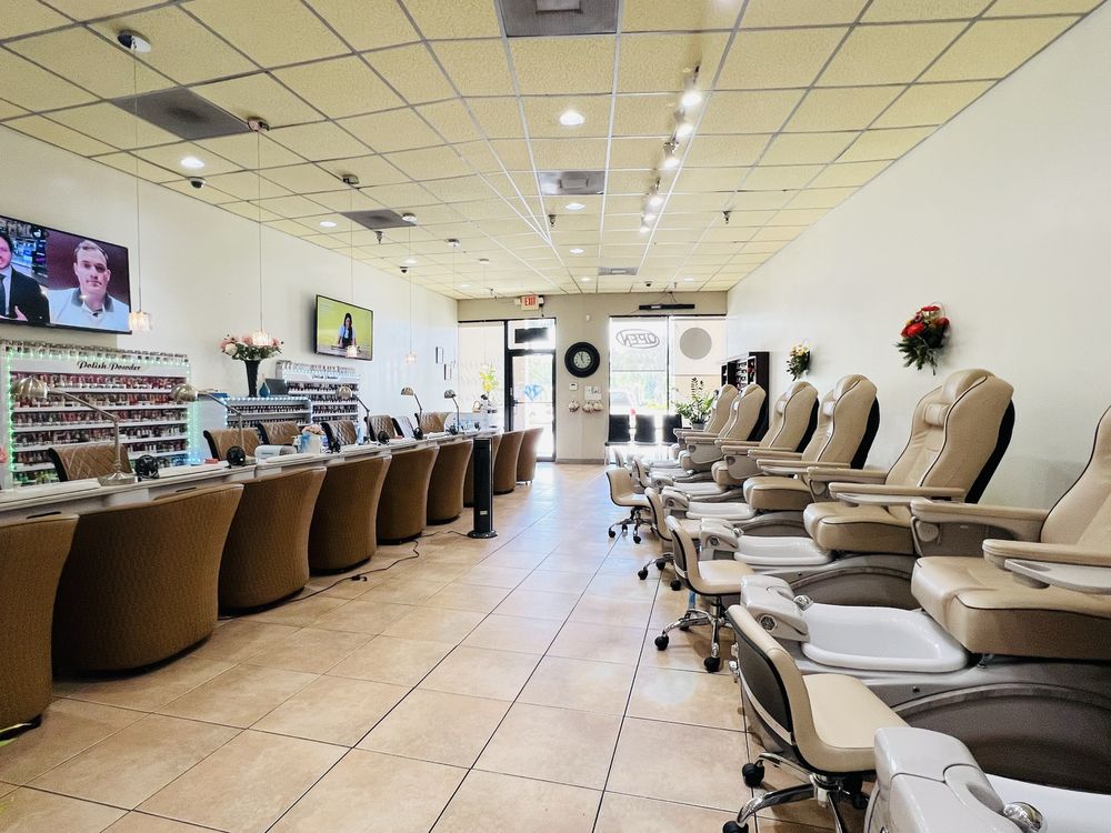 Diamond Nails & Day Spa Image
