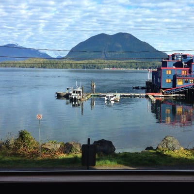 Tofino Hostel / HI Whalers On The Point Guesthouse by null
