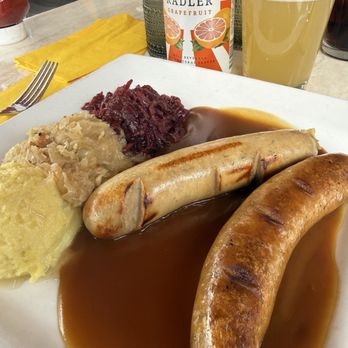 Pepi's Bar & Restaurant - Bratwurst mit Sauerkraut - Bars Near Me - Vail, Colorado