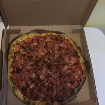 Pizzeria El Vesuvio - 4 meat pizza - Pizza Near Me - Cancún, ROO Pizzeria El Vesuvio - 4 meat pizza - Pizza Near Me - Cancún, ROO