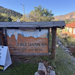 Jemez Canyon Inn - Sign from the road
