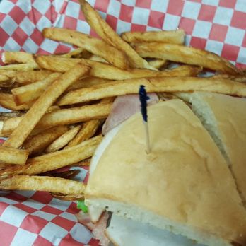 Fieldhouse Sandwich Shop - Fresh made bread and hand cut fries daily - Delis Near Me - Plainview, Texas