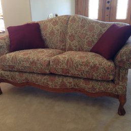 Beautiful fabric and workmanship on our sofa that was nearly 30 years old! Beautiful fabric and workmanship on our sofa that was nearly 30 years old!