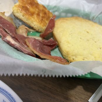 Hillbilly Hideaway Restaurant - Country ham, flat biscuit, cornbread - Southern Near Me - Walnut Cove, North Carolina