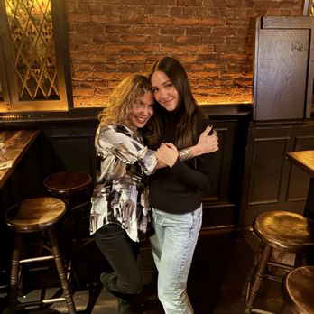 The Globe - Pubs Near Me - New York, New York