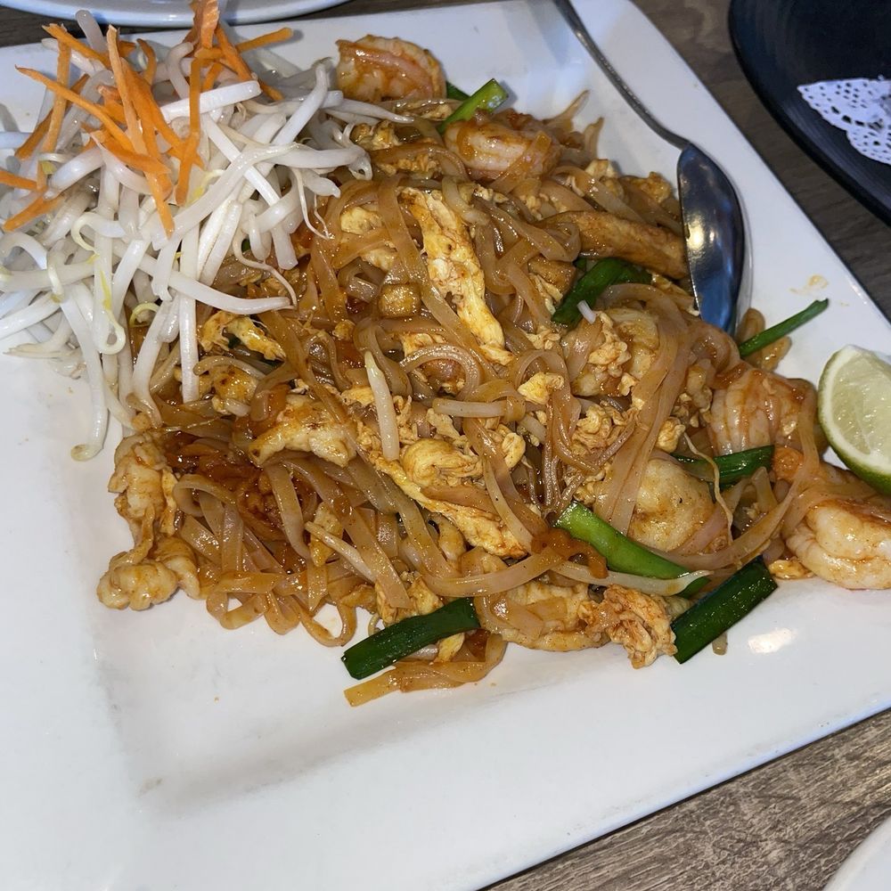 Red Chili - Pad Thai 8/10 - Thai Near Me - Hayward, California Red Chili - Pad Thai 8/10 - Thai Near Me - Hayward, California