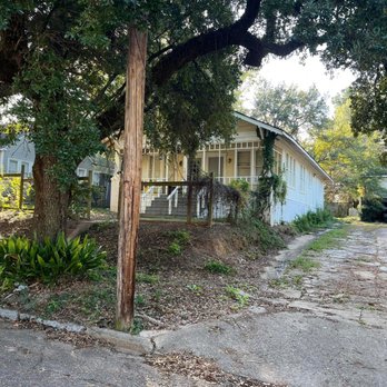 Prime Property Cleanup - Before picture of an investment property that we did a total exterior makeover - Pressure Washers Near Me Prime Property Cleanup - Before picture of an investment property that we did a total exterior makeover - Pressure Washers Near Me