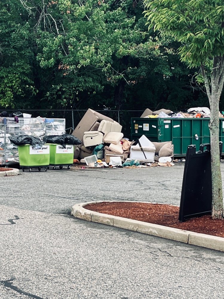 SAVERS 17 Photos & 55 Reviews 1925 Pawtucket Ave, East Providence