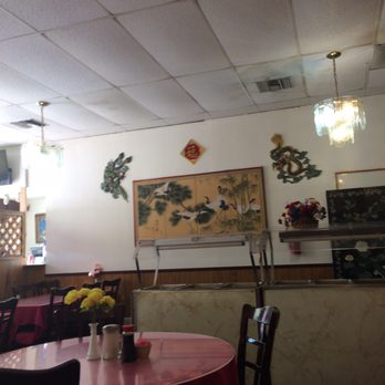 Sing Lay Chinese Restaurant - A view of the dining room. They do a Lot of carry out. - Chinese Near Me - Memphis, Tennessee Sing Lay Chinese Restaurant - A view of the dining room. They do a Lot of carry out. - Chinese Near Me - Memphis, Tennessee