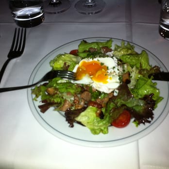 Restaurant brasserie au violon - Salad with poached egg and bacon. - French Near Me - Basel, BS Restaurant brasserie au violon - Salad with poached egg and bacon. - French Near Me - Basel, BS
