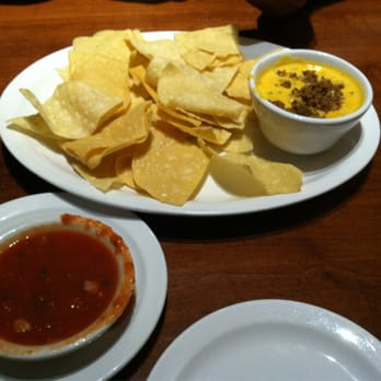 Cheddar's Scratch Kitchen - $3.99 chips and quest - American Near Me - Garland, Texas