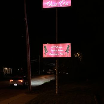 Danielles Dolls - Signange from street view - Strip Clubs Near Me - Akron, Ohio