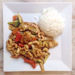 Yoyogi - Wokad kyckling med cashewnötter