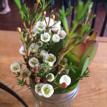 Kitchen Mouse Cafe - Table flowers - Vegan Near Me - Los Angeles, California Kitchen Mouse Cafe - Table flowers - Vegan Near Me - Los Angeles, California