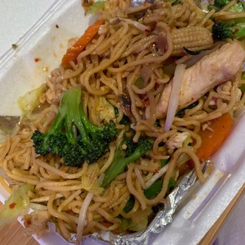 Thai Recipe Bistro - Chowmein with chicken and veggies - Thai Near Me - Phoenix, Arizona
