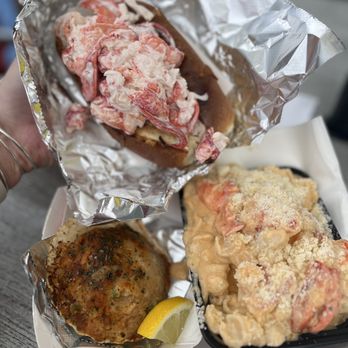 James Hook & Co - Lobster Roll, Lobster Mac & Cheese and Stuffed Scallop - Seafood Near Me - Boston, Massachusetts James Hook & Co - Lobster Roll, Lobster Mac & Cheese and Stuffed Scallop - Seafood Near Me - Boston, Massachusetts