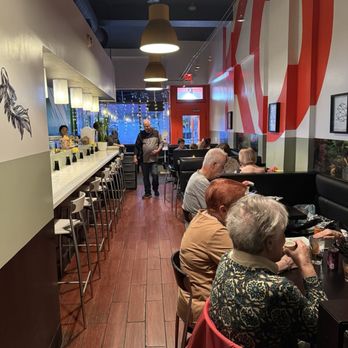 SUSHI KOI - Dining room - Sushi Bars Near Me - St Louis, Missouri