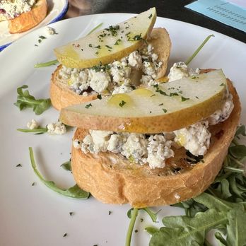 Mia Cafe and Wine Bar - Pear and blue cheese crostini - Wine Bars Near Me - Kirkland, Washington