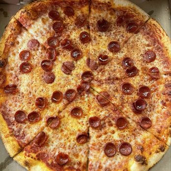 Antonio's Pizza - 16" "Sting Like a Bee" - Pizza Near Me - Apopka, Florida