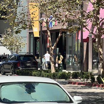 Toy’s R Us - Front of store - Toy Stores Near Me - Emeryville, California