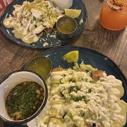 Los Mezcales Ortiz - Tacos dorados de Birria