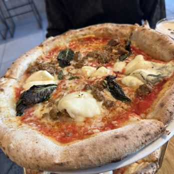 Sunnyside Pizzeria - Margherita Pizza - Italian Near Me - Atlanta, Georgia