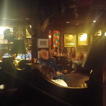 Fox & Hounds Tavern - Come on, you gotta admit, it's got those Horror movie cabin vibes, right? - Pubs Near Me - Saint Louis, Missouri Fox & Hounds Tavern - Come on, you gotta admit, it's got those Horror movie cabin vibes, right? - Pubs Near Me - Saint Louis, Missouri