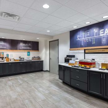 Hampton Inn & Suites Casper - Breakfast Area - Hotels Near Me - Casper, Wyoming