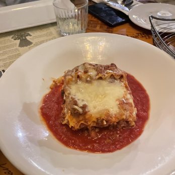 L'Usine de Spaghetti - lasagna - Italian Near Me - Montreal, Quebec L'Usine de Spaghetti - lasagna - Italian Near Me - Montreal, Quebec