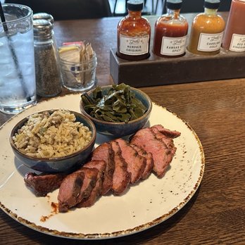 Gus's Barbecue - Peppercorn crusted tri-tip - Barbeque Near Me - Claremont, California Gus's Barbecue - Peppercorn crusted tri-tip - Barbeque Near Me - Claremont, California
