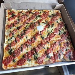 Frank's Pizzeria - Gran MaMa Pizza