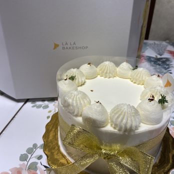 LA LA Bakeshop - Bakeries Near Me - Scarborough, Ontario