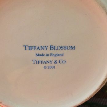 Tiffany & Co - I do own Tiffany! Someone disposed of this in the stairwell. I think it's pretty. 12/31/18 - Jewelry Near Me - New York, New York Tiffany & Co - I do own Tiffany! Someone disposed of this in the stairwell. I think it's pretty. 12/31/18 - Jewelry Near Me - New York, New York