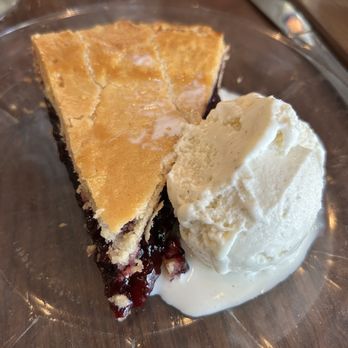 Mrs. Knott’s Chicken Dinner Restaurant - Boysenberry pie à la mode - Cocktail Bars Near Me - Buena Park, California Mrs. Knott’s Chicken Dinner Restaurant - Boysenberry pie à la mode - Cocktail Bars Near Me - Buena Park, California