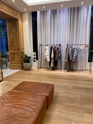 Aritzia by null