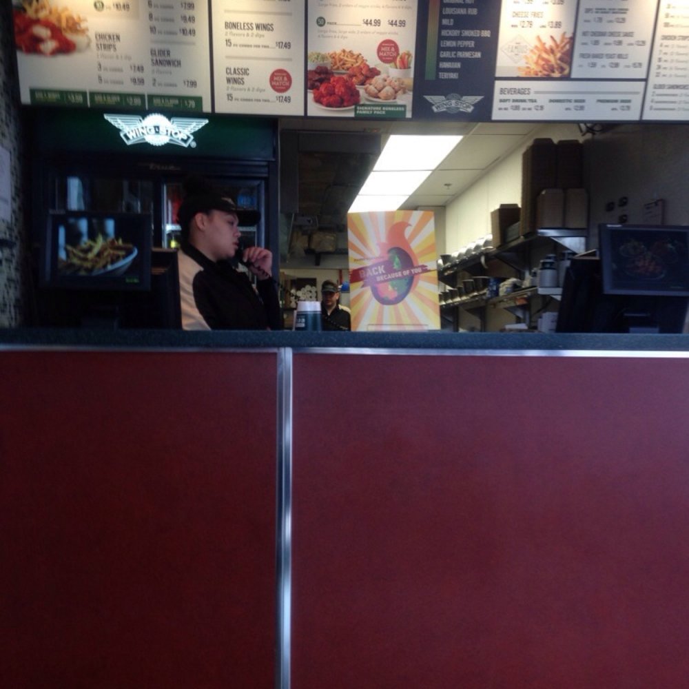 Wingstop - Waiting for my takeout - Chicken Wings Near Me - Hesperia, California
