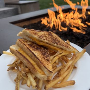 Drakes Fireside Lounge - Kids grilled cheese - New American Near Me - Bodega Bay, California