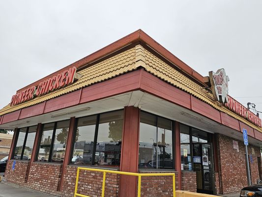 Pioneer Chicken by null