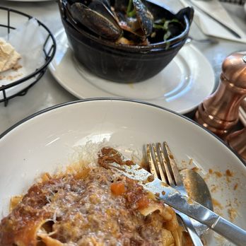 OSTE - PAPPARDELLE ALLA VACCINARA, OSTE MUSSELS - Italian Near Me - Los Angeles, California